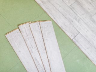 panele samoprzylepne w sypialni