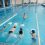 Jakie są typowe zajęcia podczas nauki pływania?